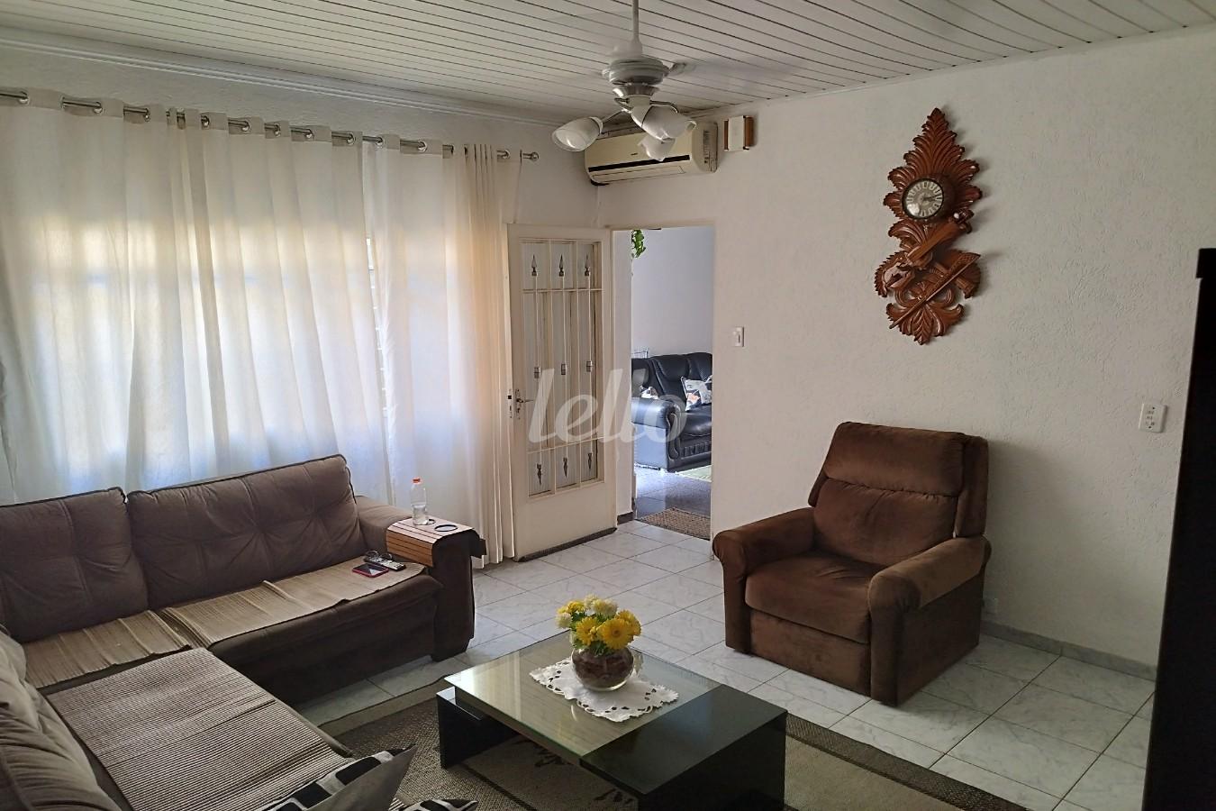 SALA (2) de Casa à venda, térrea com 120 m², 2 quartos e 2 vagas em Vila Constânça - São Paulo