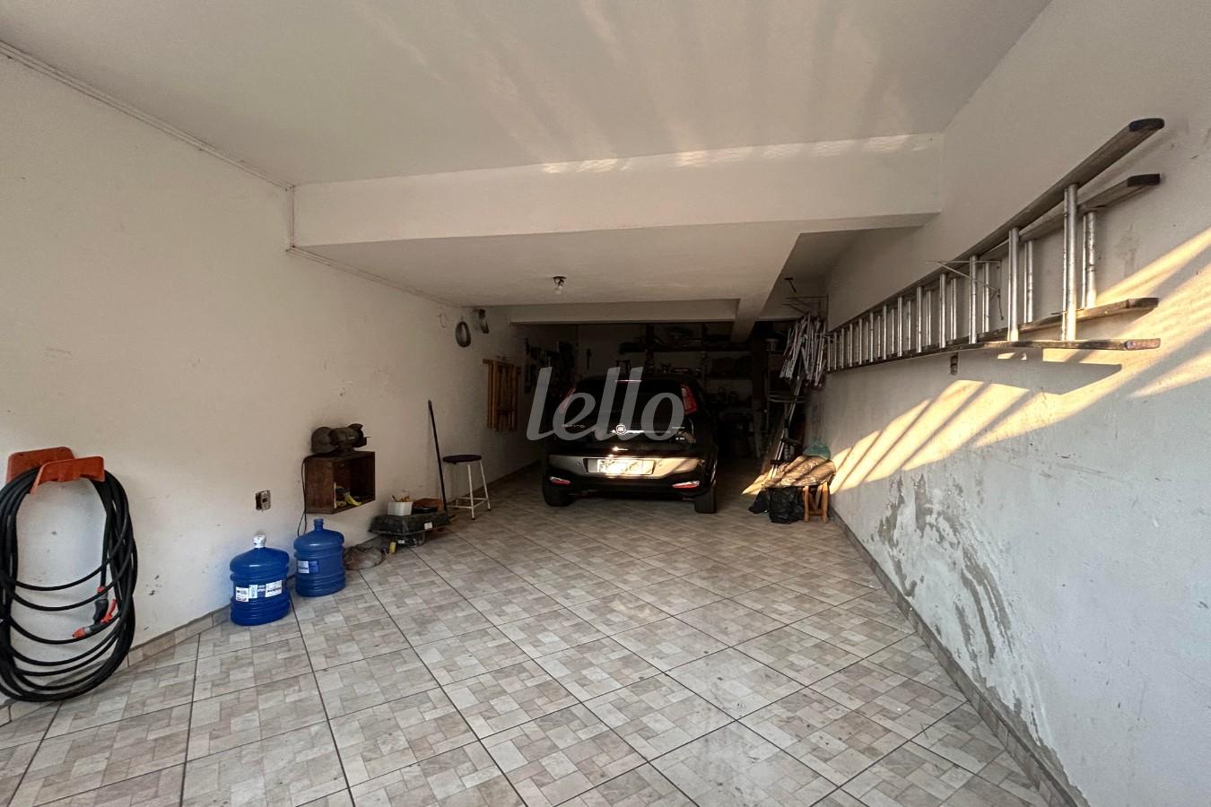 GARAGEM de Casa à venda, sobrado com 200 m², 6 quartos e 2 vagas em Santana - São Paulo