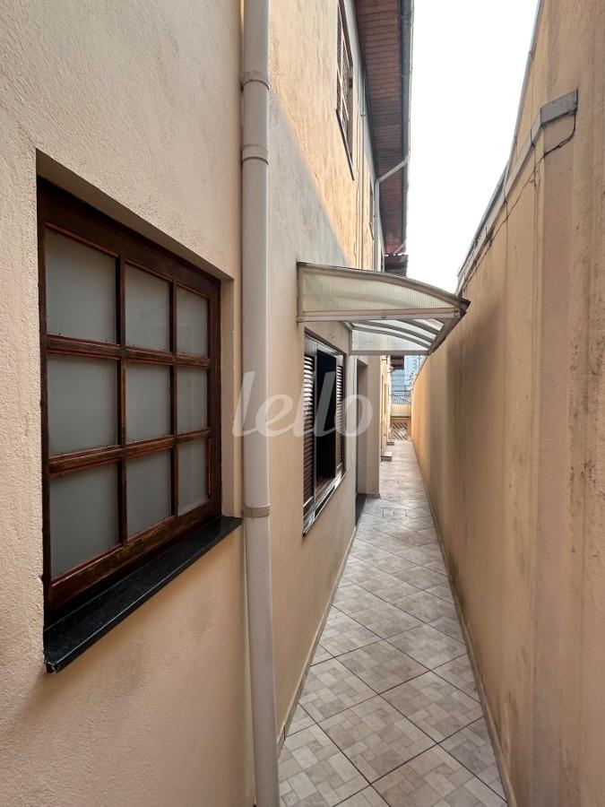 FACHADA LATERAL de Casa à venda, sobrado com 200 m², 6 quartos e 2 vagas em Santana - São Paulo