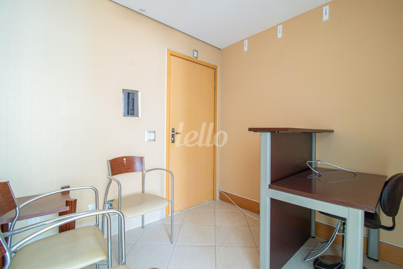 ENTRADA de Sala / Conjunto para alugar, Padrão com 40 m², e 1 vaga em Bela Vista - São Paulo