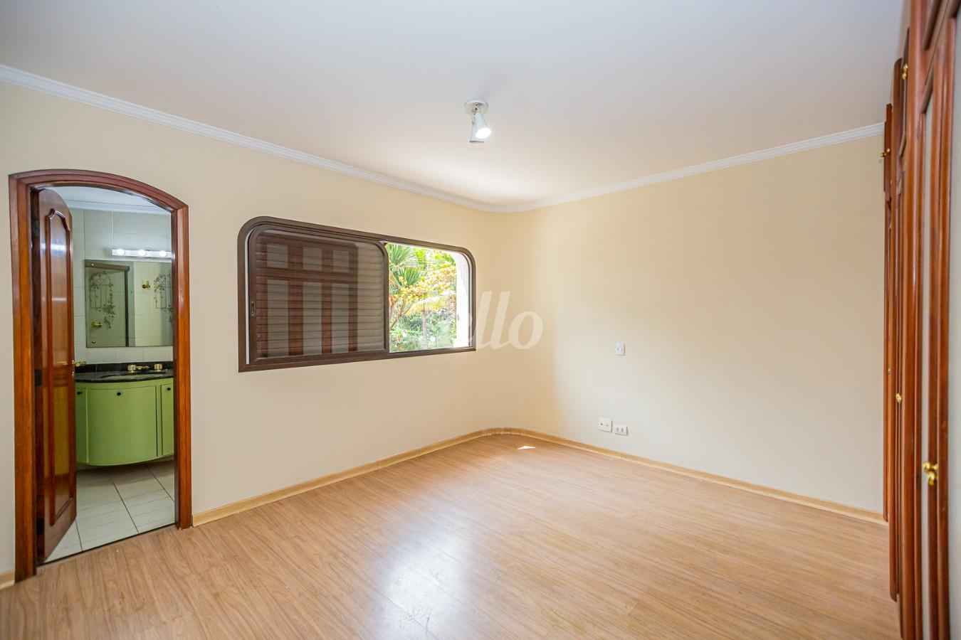 SUITE 1 de Apartamento para alugar, Padrão com 226 m², 4 quartos e 2 vagas em Indianópolis - São Paulo