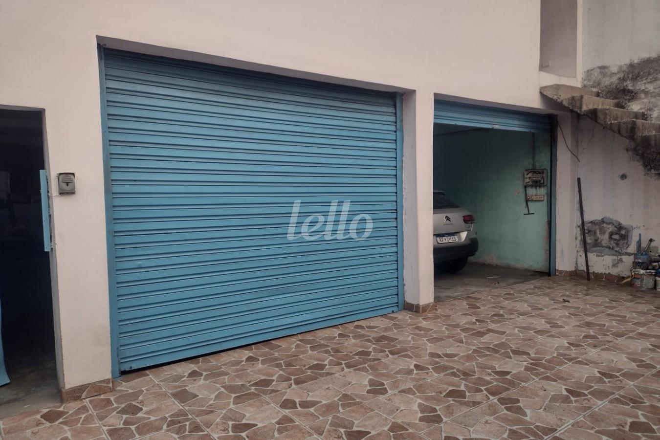 ENTRADA GARAGEM de Casa à venda, sobrado com 200 m², 3 quartos e 4 vagas em Vila Nair - São Paulo