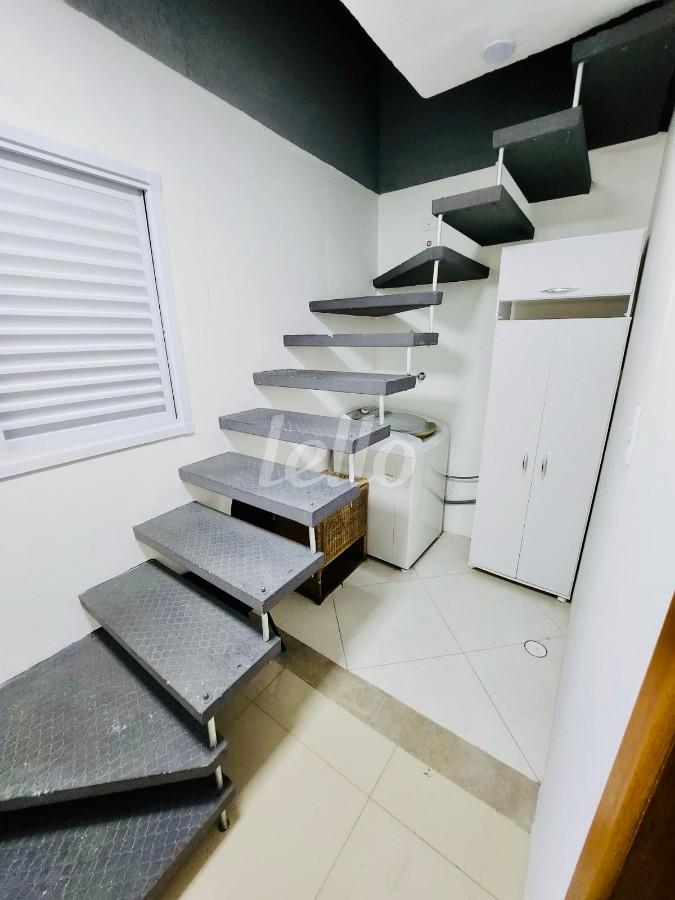 ESCADA de Casa à venda, sobrado com 135 m², 2 quartos e 3 vagas em Campestre - Santo André