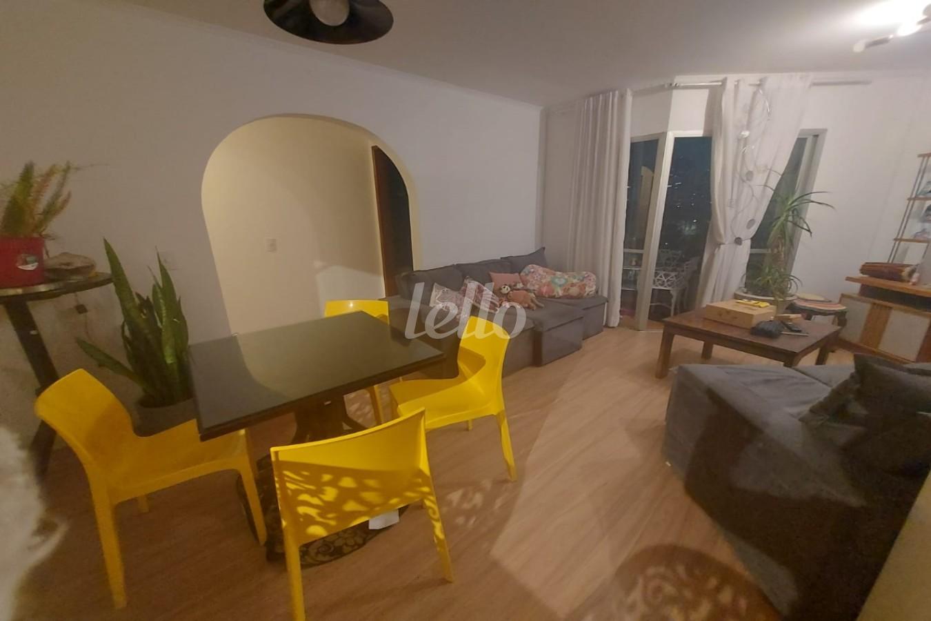 SALA DOIS AMBIENTES de Apartamento à venda, Padrão com 70 m², 3 quartos e 1 vaga em Chora Menino - São Paulo