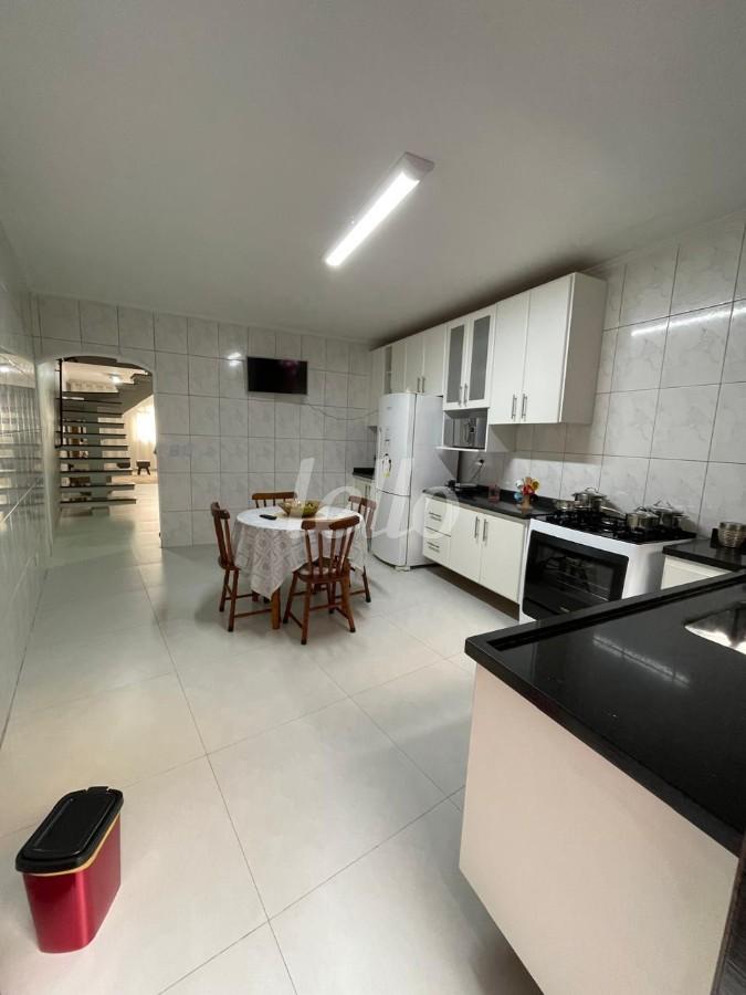 COZINHA de Casa à venda, sobrado com 263 m², 3 quartos e 4 vagas em Jardim Rina - Santo André