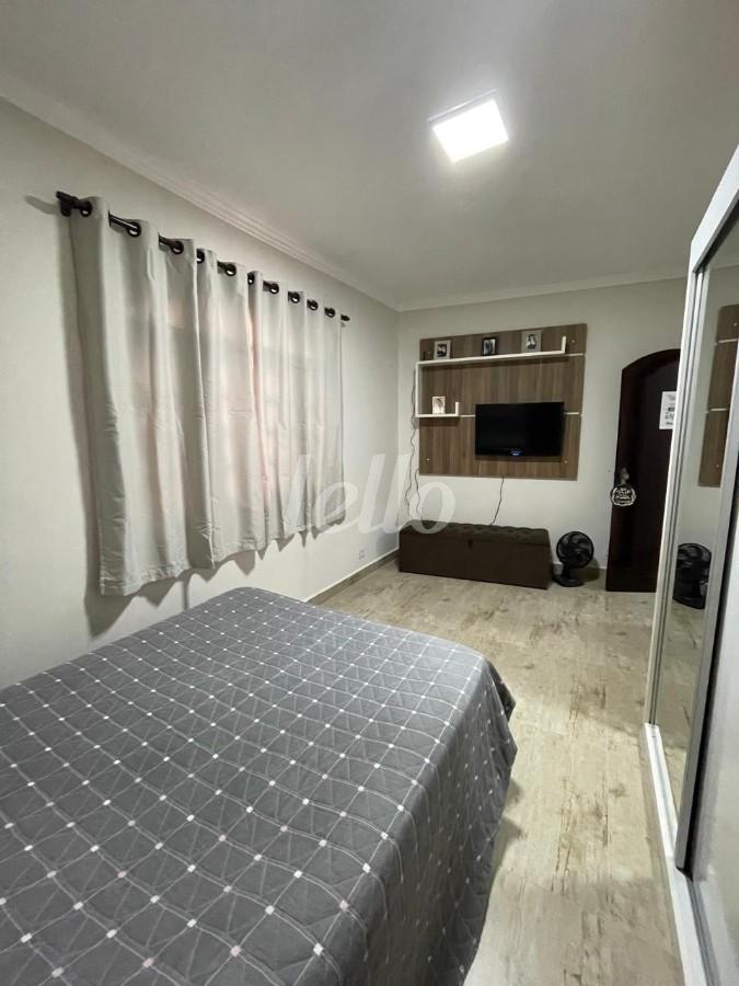 DORMITÓRIO de Casa à venda, sobrado com 263 m², 3 quartos e 4 vagas em Jardim Rina - Santo André