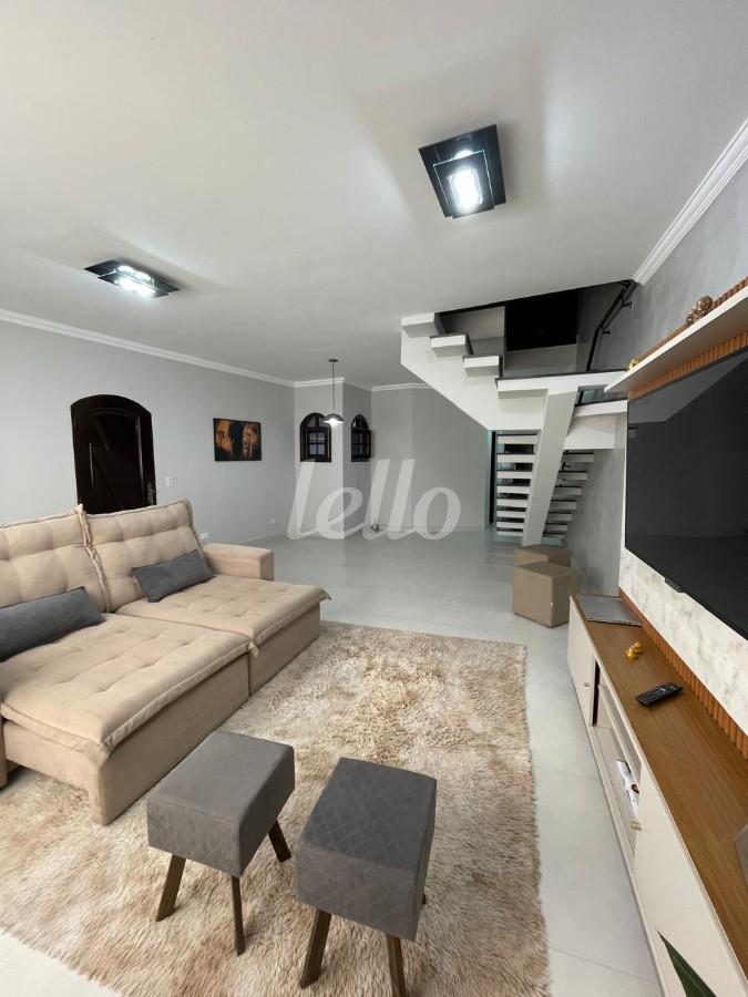 SALA DE ESTAR de Casa à venda, sobrado com 263 m², 3 quartos e 4 vagas em Jardim Rina - Santo André