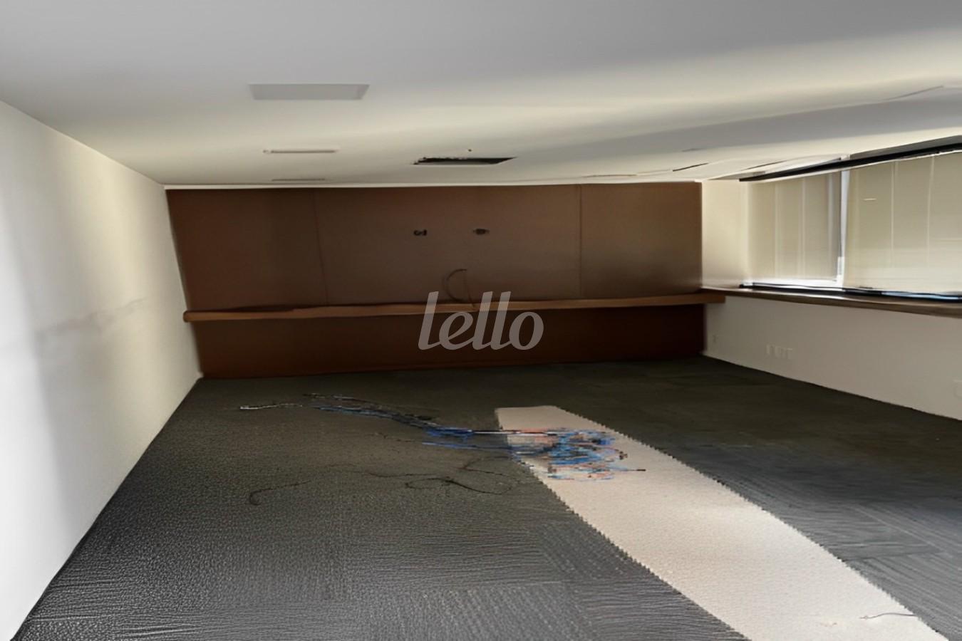 SALA de Sala / Conjunto para alugar, Padrão com 330 m², e 10 vagas em Cerqueira César - São Paulo