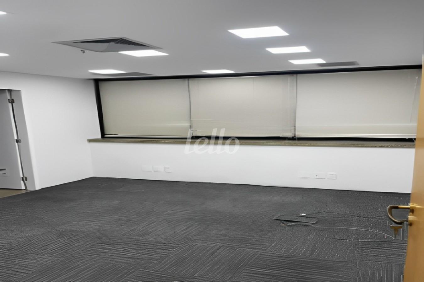 SALA de Sala / Conjunto para alugar, Padrão com 330 m², e 10 vagas em Cerqueira César - São Paulo