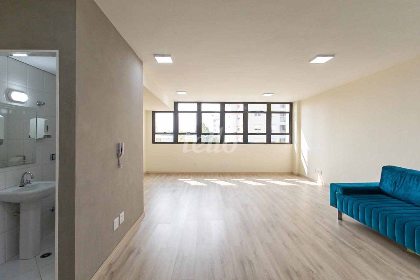 SALA de Sala / Conjunto para alugar, Padrão com 53 m², e em Brás - São Paulo