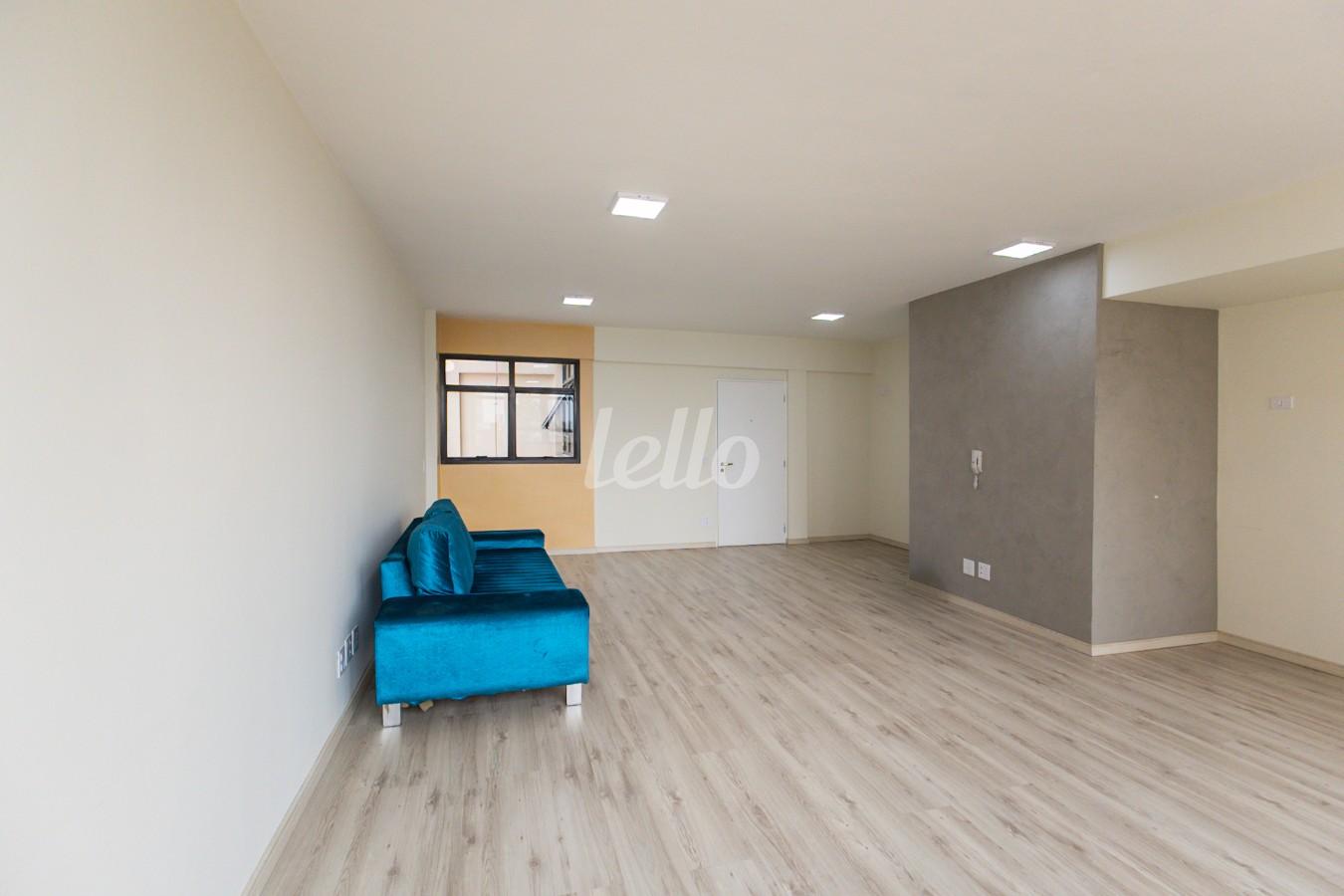 SALA de Sala / Conjunto para alugar, Padrão com 53 m², e em Brás - São Paulo