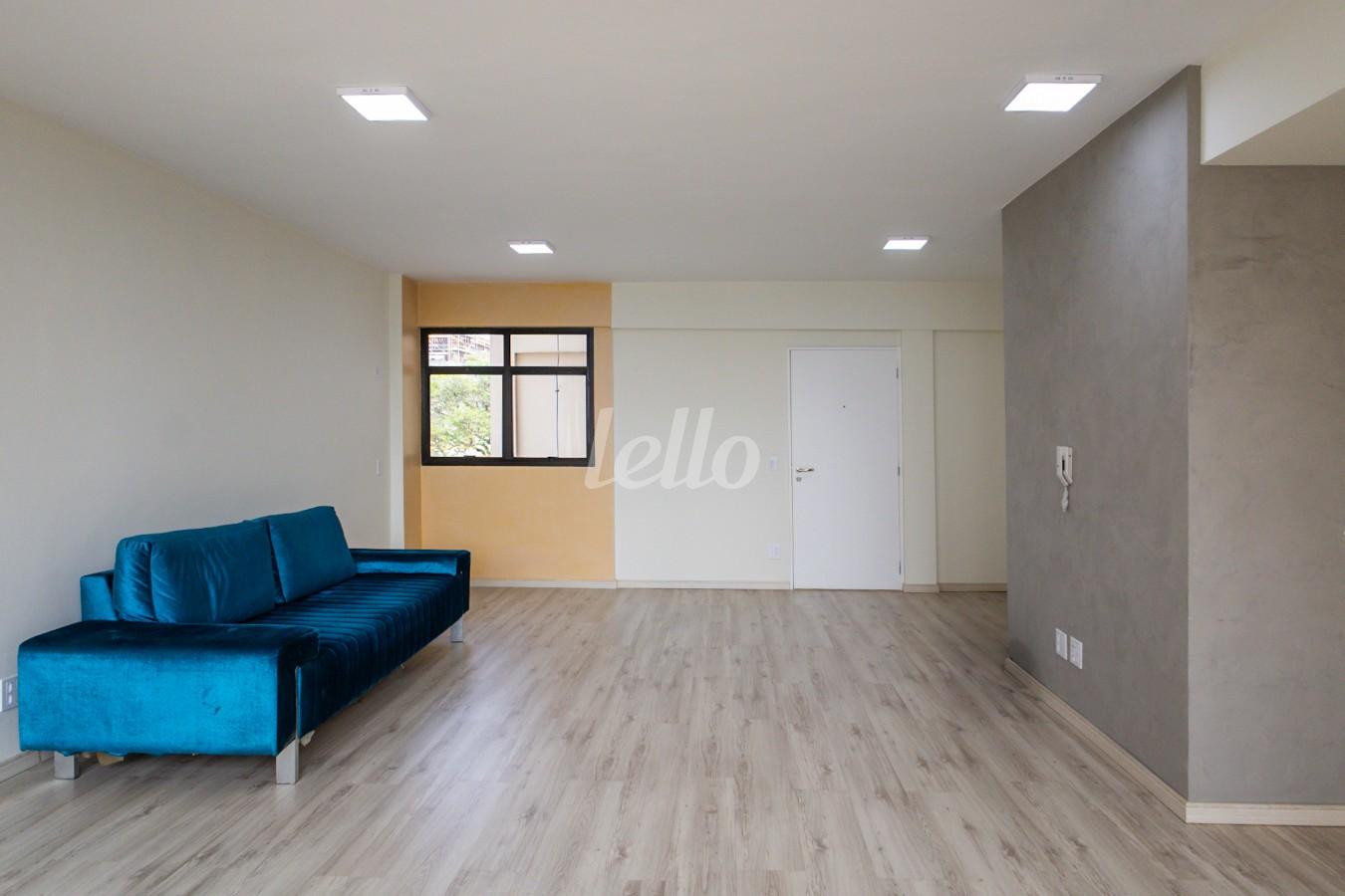 SALA de Sala / Conjunto para alugar, Padrão com 53 m², e em Brás - São Paulo