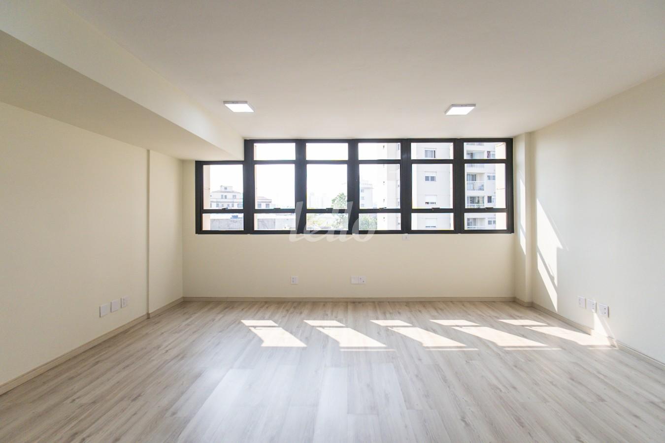 SALA de Sala / Conjunto para alugar, Padrão com 53 m², e em Brás - São Paulo