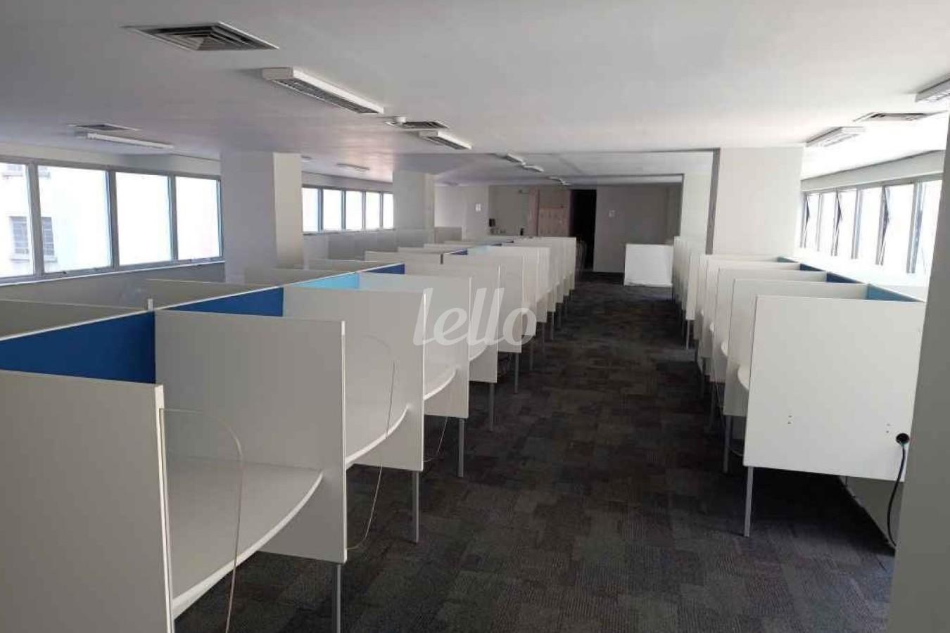 SALA de Sala / Conjunto para alugar, Padrão com 380 m², e 1 vaga em República - São Paulo