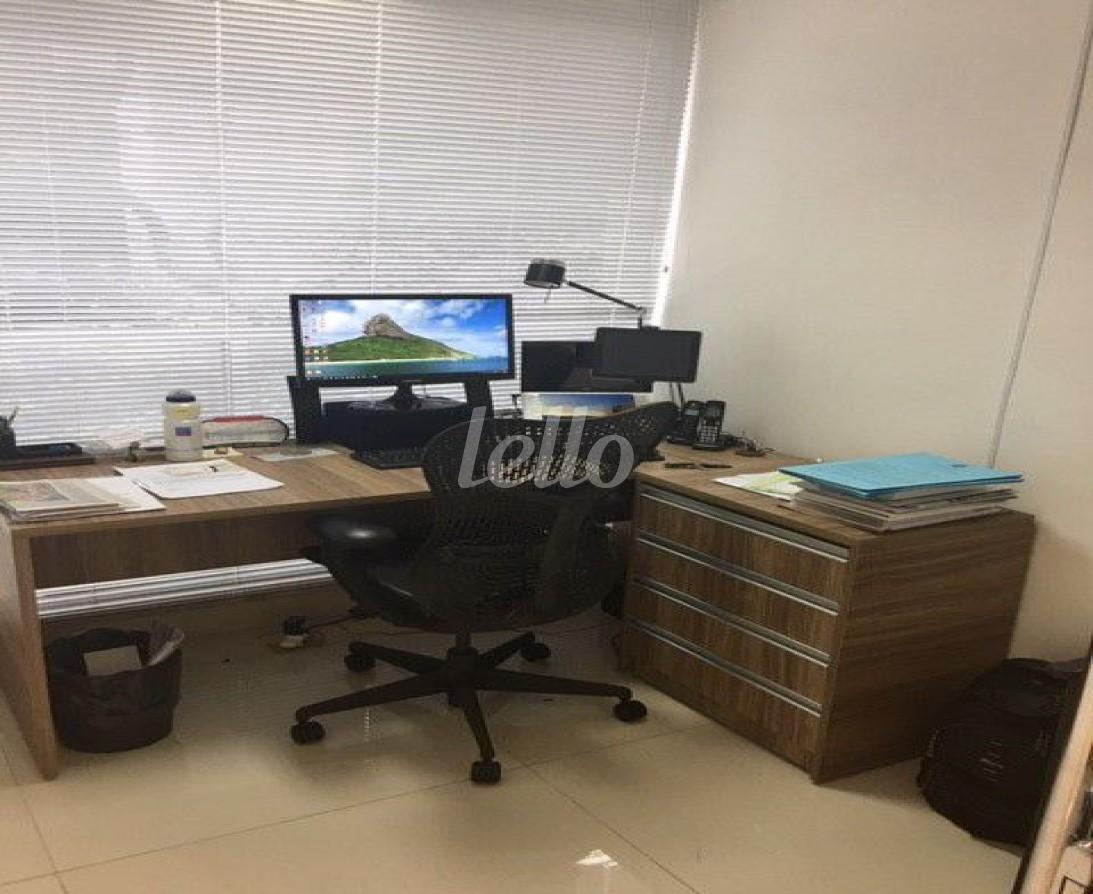 SALA de Sala / Conjunto para alugar, Padrão com 51 m², e 1 vaga em Itaim Bibi - São Paulo