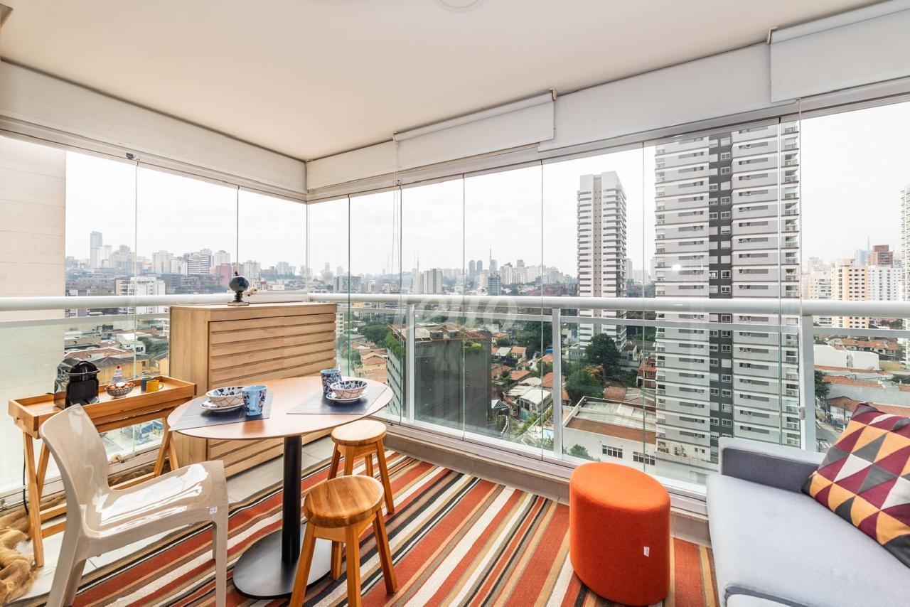 SALA-VARANDA de Apartamento à venda, Studio com 32 m², 1 quarto e 1 vaga em Pinheiros - São Paulo