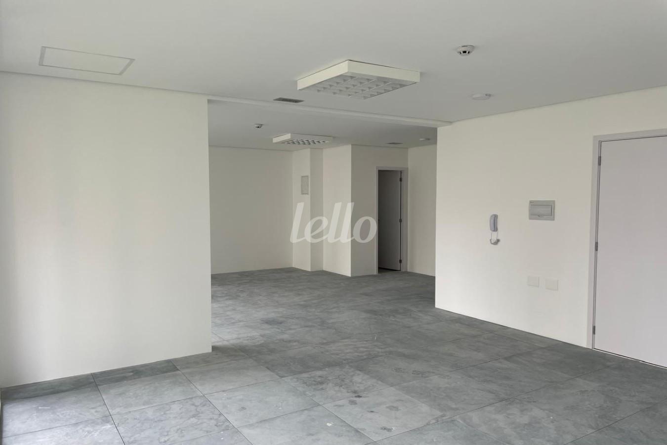 SALA de Sala / Conjunto para alugar, Padrão com 68 m², e em Indianópolis - São Paulo