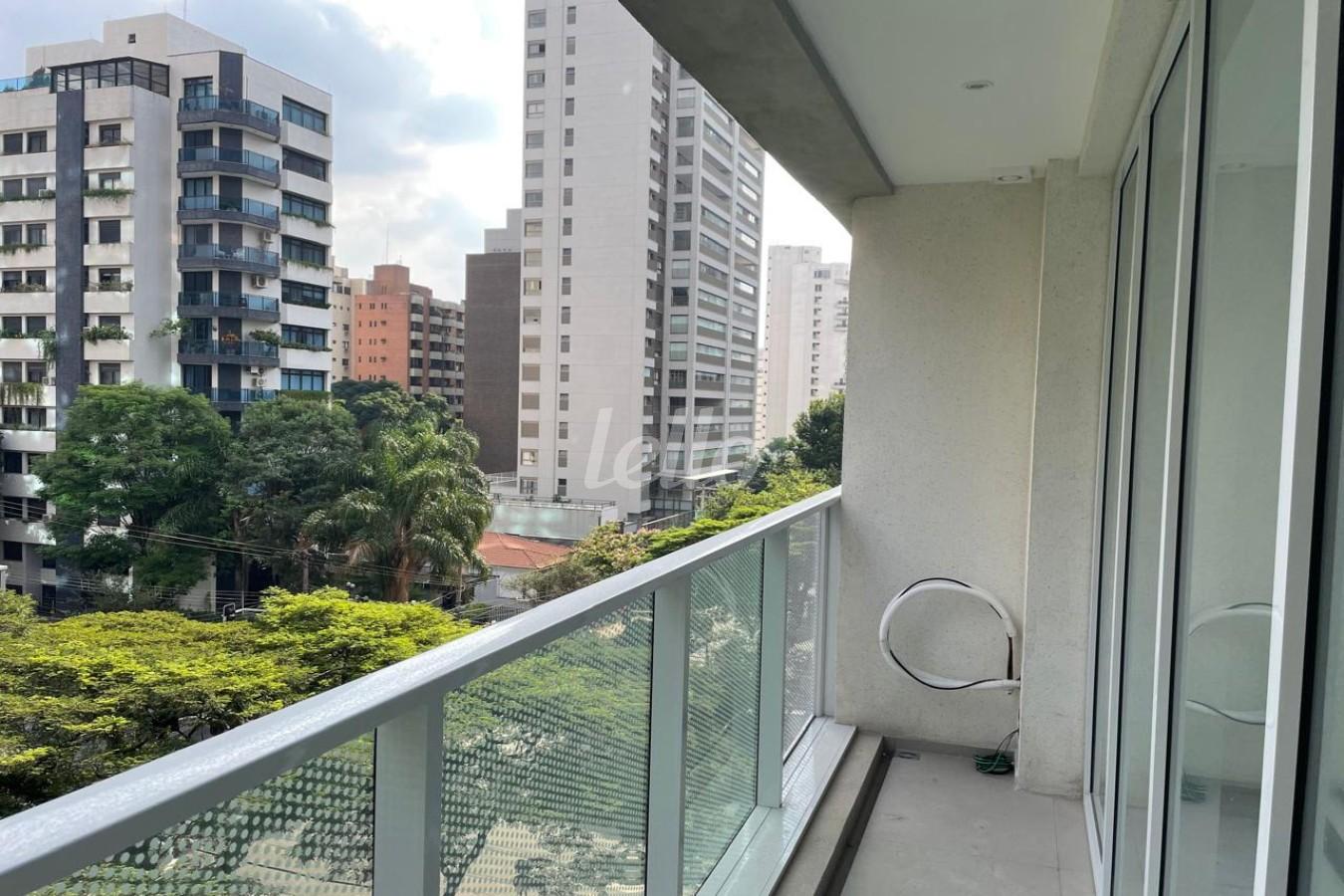 SALA de Sala / Conjunto para alugar, Padrão com 68 m², e em Indianópolis - São Paulo