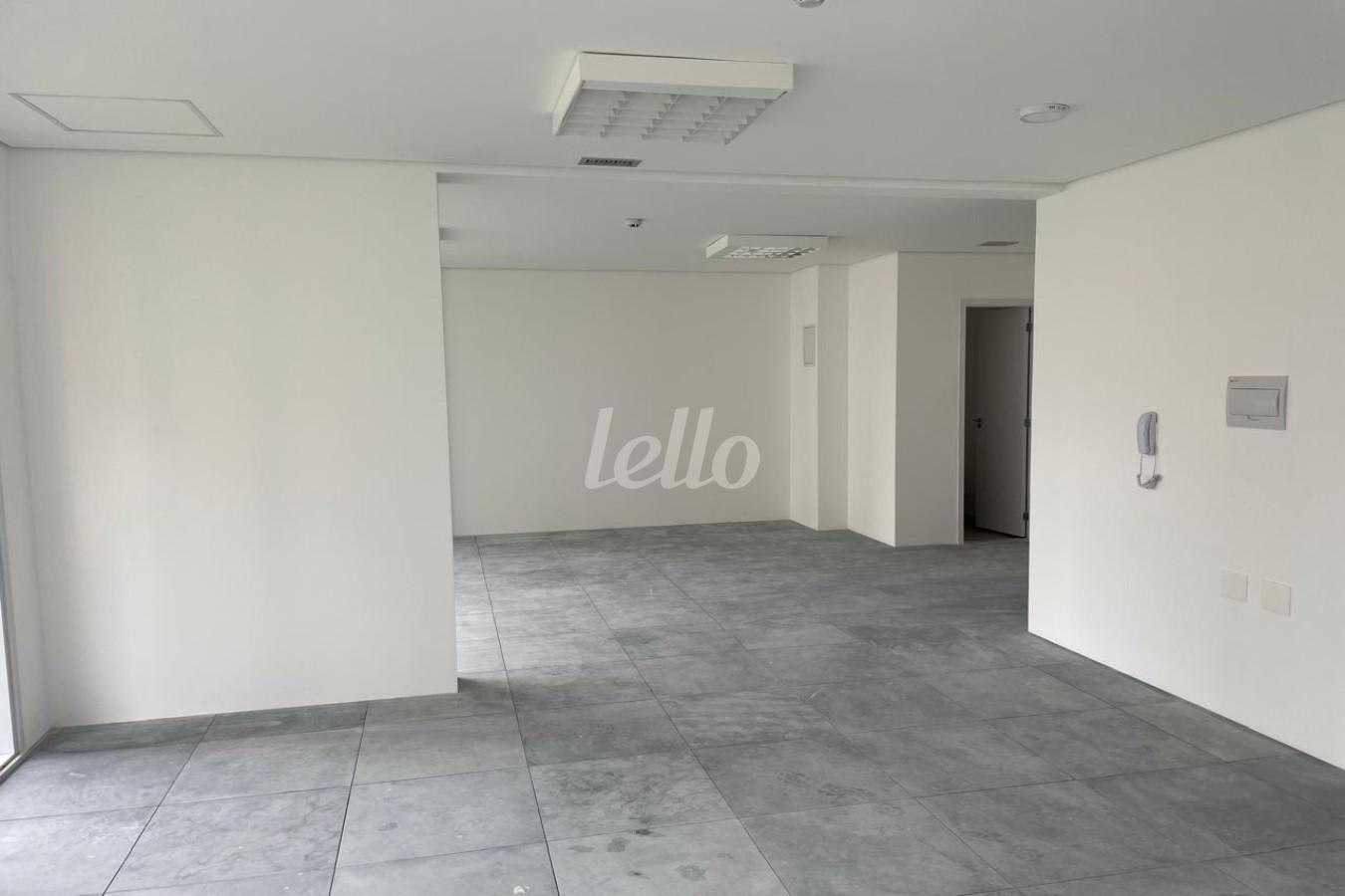 SALA de Sala / Conjunto para alugar, Padrão com 68 m², e em Indianópolis - São Paulo