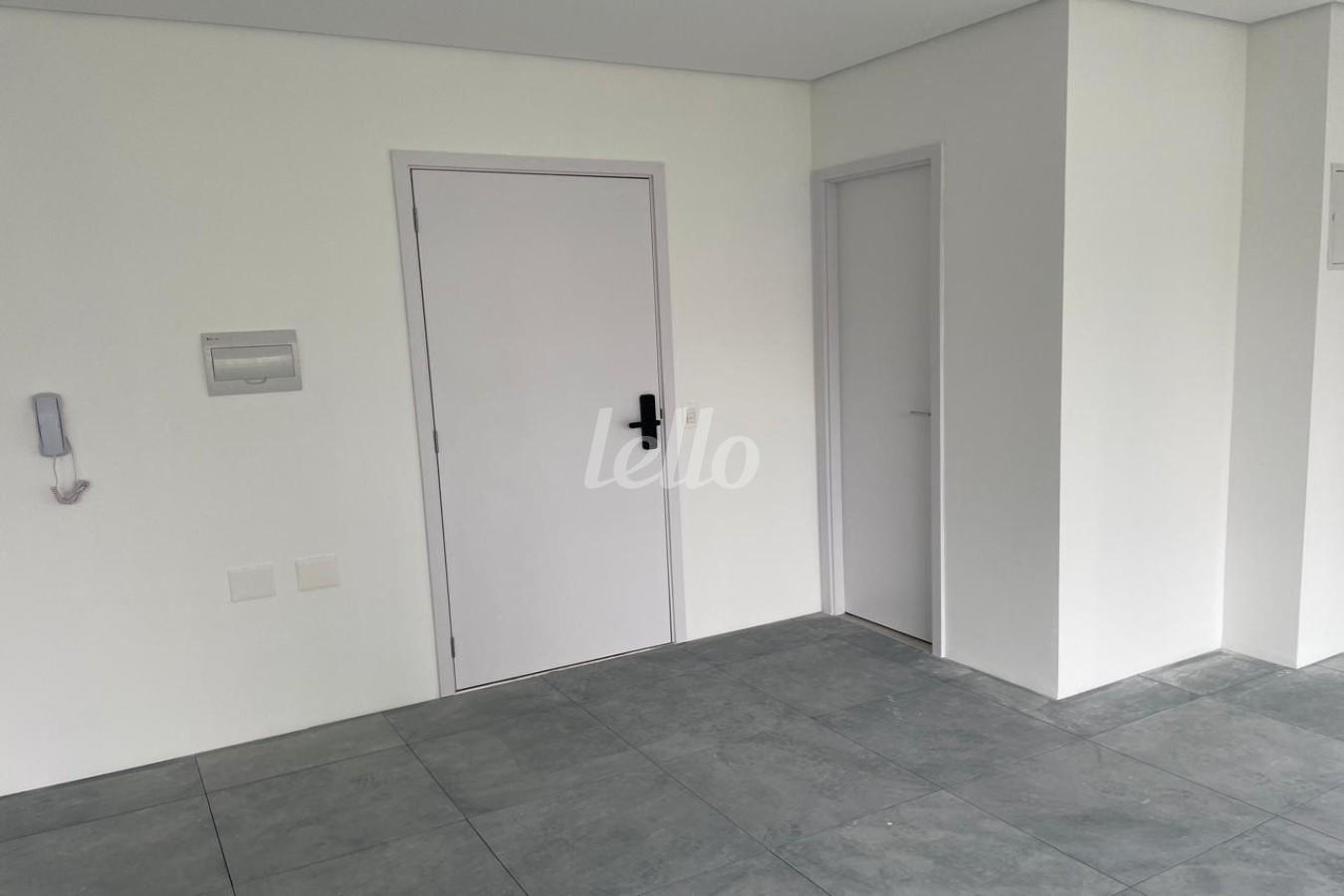 SALA de Sala / Conjunto para alugar, Padrão com 68 m², e em Indianópolis - São Paulo