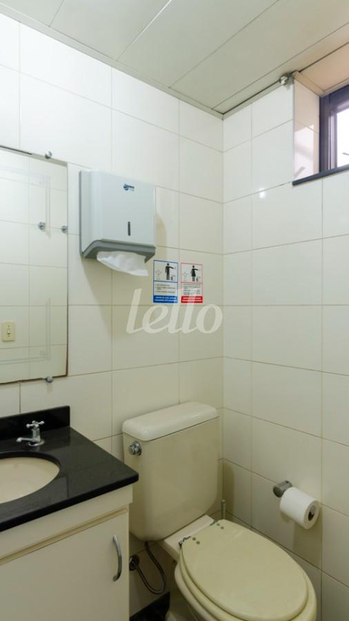 BANHEIRO SOCIAL de Sala / Conjunto para alugar, Padrão com 117 m², e 2 vagas em Vila Clementino - São Paulo