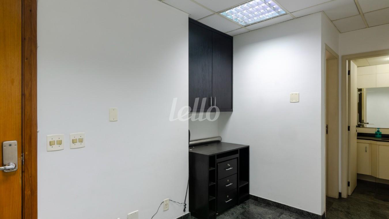 SALA de Sala / Conjunto para alugar, Padrão com 117 m², e 2 vagas em Vila Clementino - São Paulo