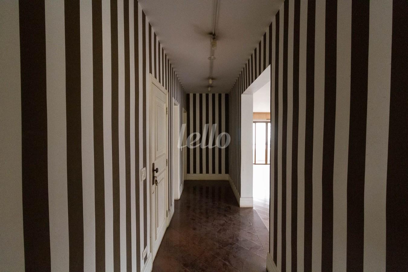 SALA de Apartamento para alugar, Padrão com 275 m², 4 quartos e 3 vagas em Vila Nova Conceição - São Paulo