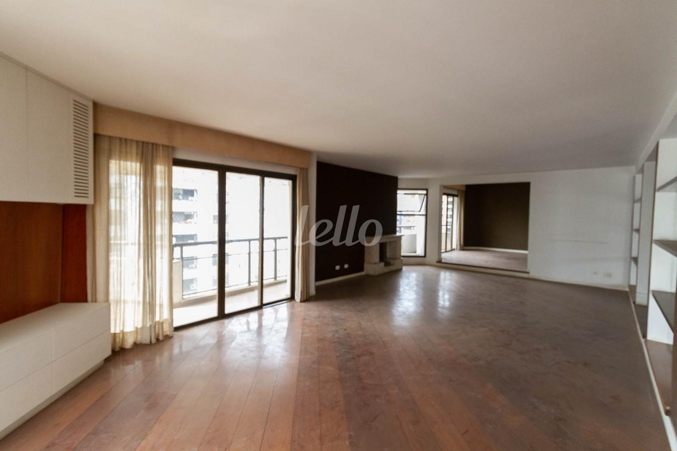 SALA de Apartamento para alugar, Padrão com 275 m², 4 quartos e 3 vagas em Vila Nova Conceição - São Paulo