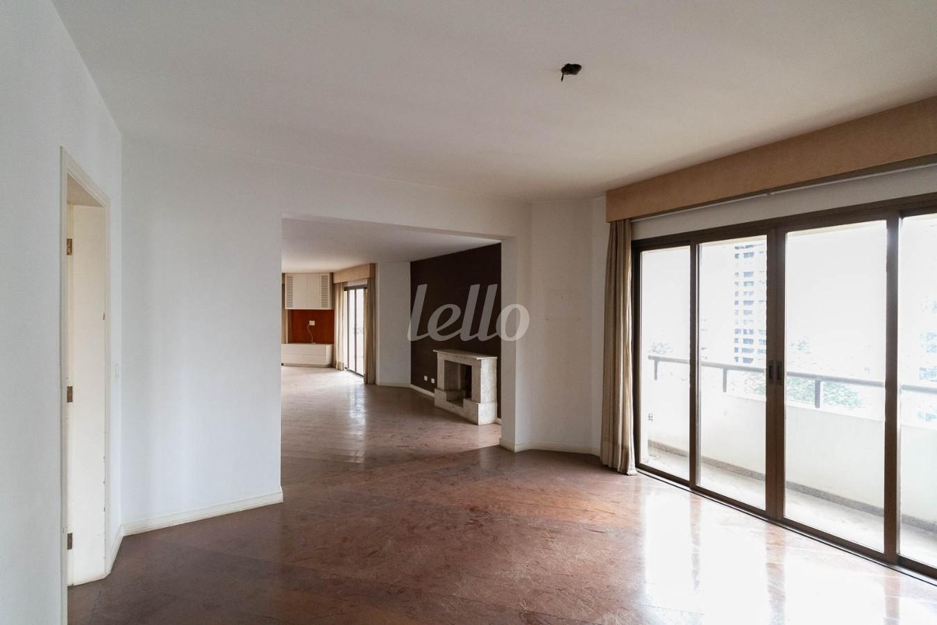 SALA de Apartamento para alugar, Padrão com 275 m², 4 quartos e 3 vagas em Vila Nova Conceição - São Paulo