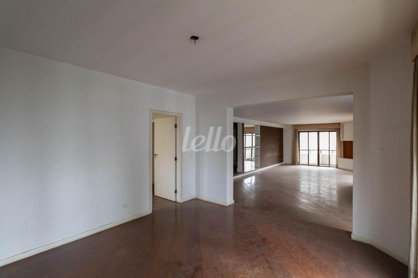 SALA de Apartamento para alugar, Padrão com 275 m², 4 quartos e 3 vagas em Vila Nova Conceição - São Paulo