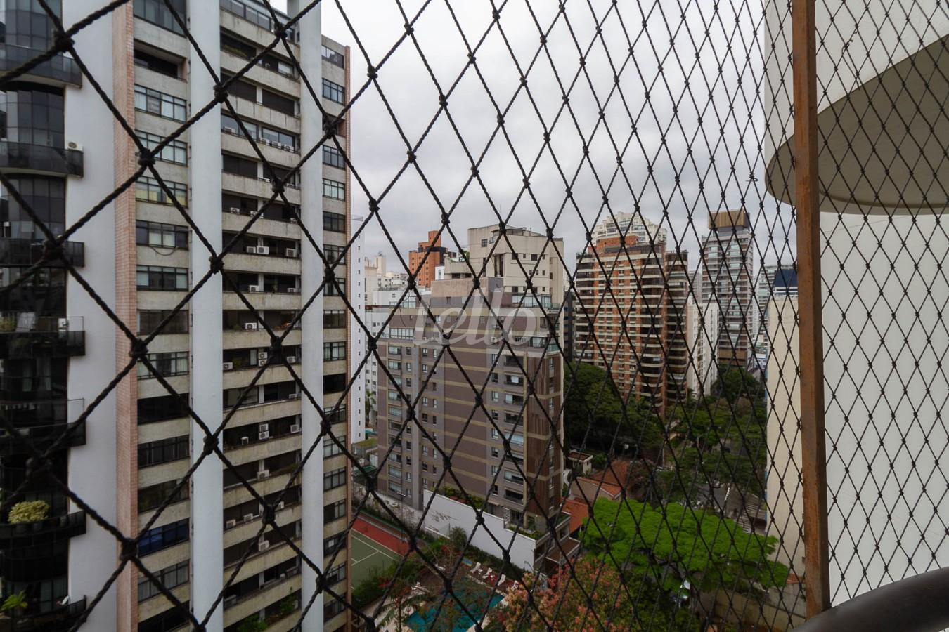 SACADA de Apartamento para alugar, Padrão com 275 m², 4 quartos e 3 vagas em Vila Nova Conceição - São Paulo