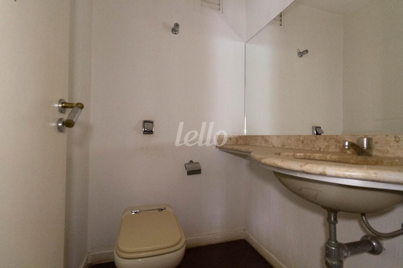 LAVABO de Apartamento para alugar, Padrão com 275 m², 4 quartos e 3 vagas em Vila Nova Conceição - São Paulo