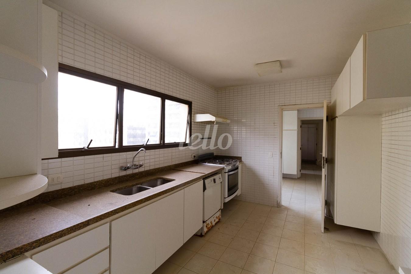 COZINHA de Apartamento para alugar, Padrão com 275 m², 4 quartos e 3 vagas em Vila Nova Conceição - São Paulo