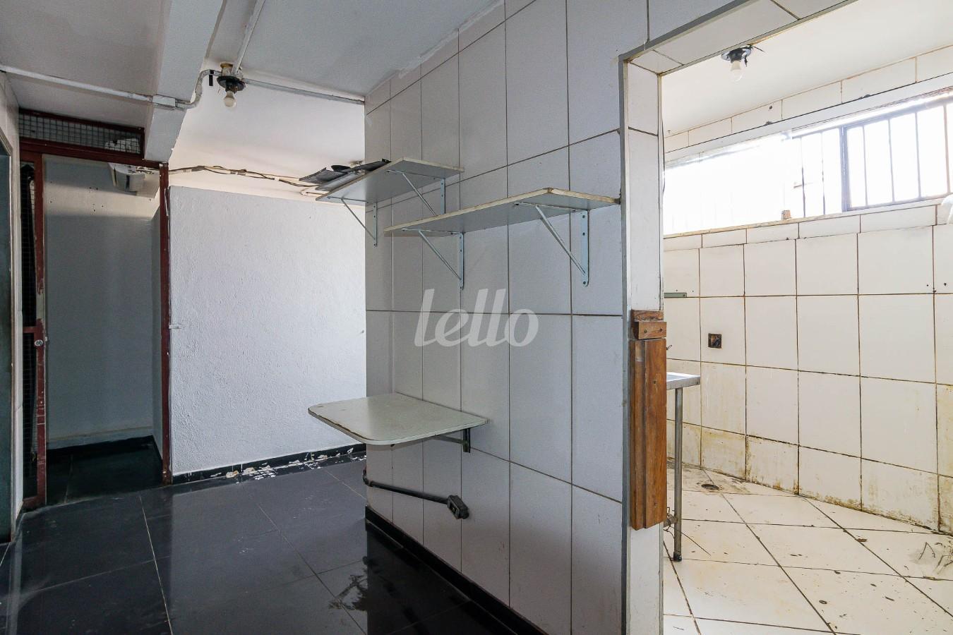 COZINHA de Salão para alugar, Padrão com 180 m², e em Vila Madalena - São Paulo