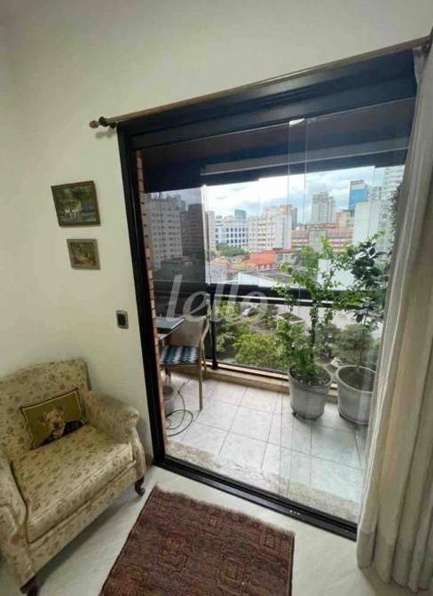 VARANDA de Apartamento para alugar, Padrão com 43 m², 1 quarto e 1 vaga em Vila Nova Conceição - São Paulo