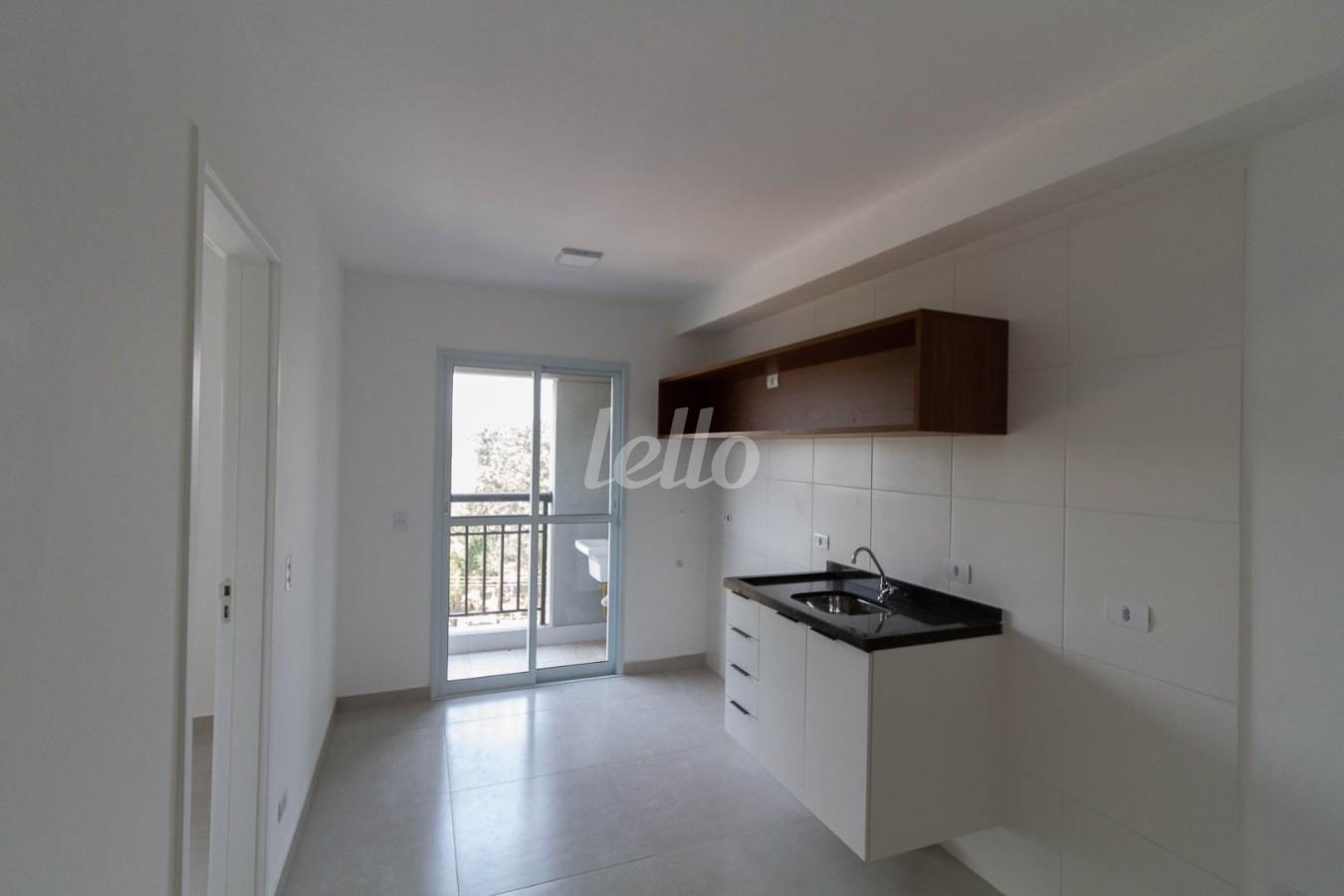 SALA E COZINHA de Apartamento para alugar, Padrão com 29 m², 1 quarto e em Jardim Ângela (zona Leste) - São Paulo