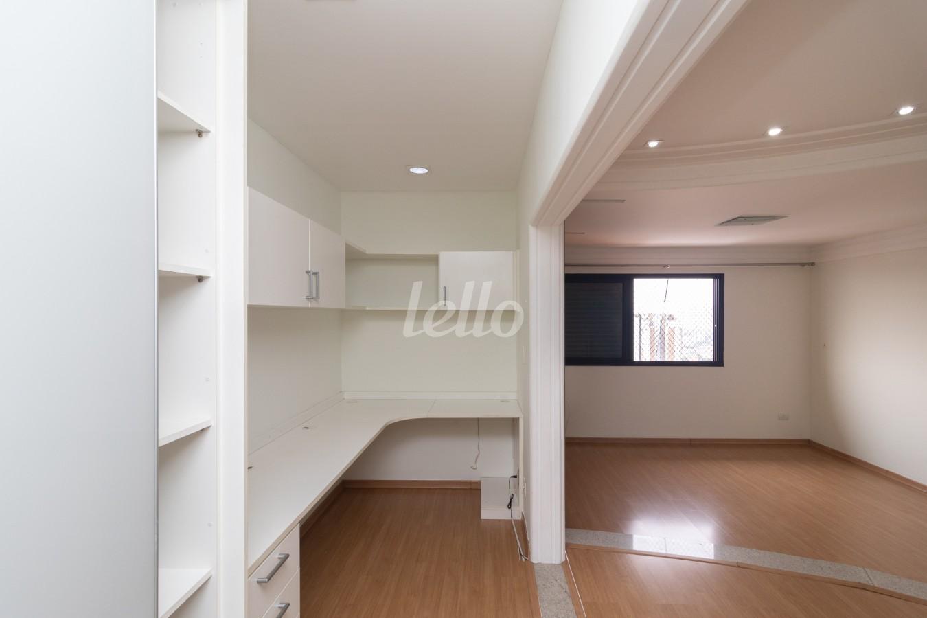 20 - SEGUNDO ANDAR - SALA de Apartamento à venda, Duplex com 110 m², 2 quartos e 2 vagas em Ch Santo Antônio (ZL) - São Paulo