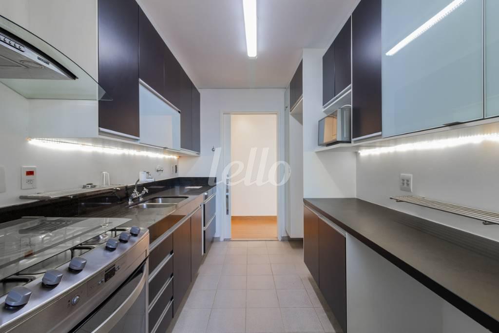 COZINHA de Apartamento para alugar, Padrão com 169 m², 2 quartos e 3 vagas em Itaim Bibi - São Paulo