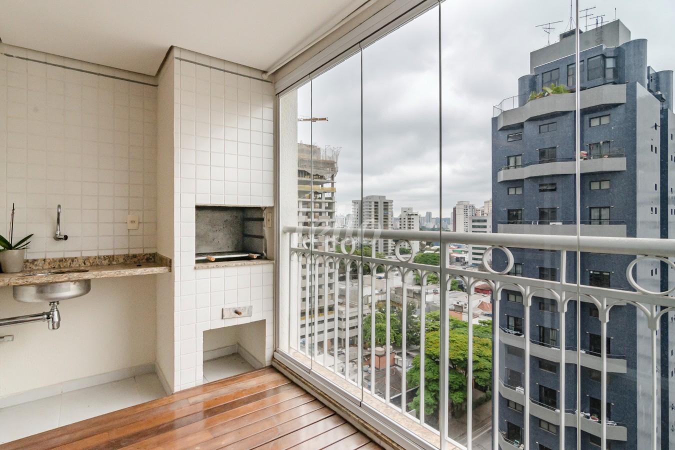 VARANDA de Apartamento à venda, Padrão com 143 m², 2 quartos e 2 vagas em Indianópolis - São Paulo