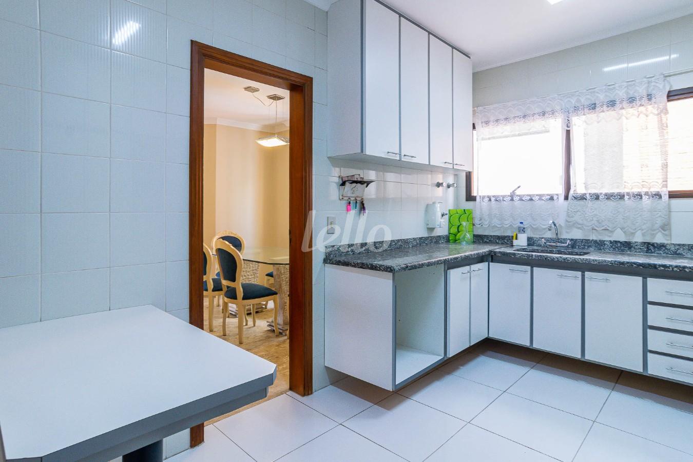 COZINHA de Apartamento para alugar, Padrão com 200 m², 4 quartos e 4 vagas em Vila Maria Alta - São Paulo