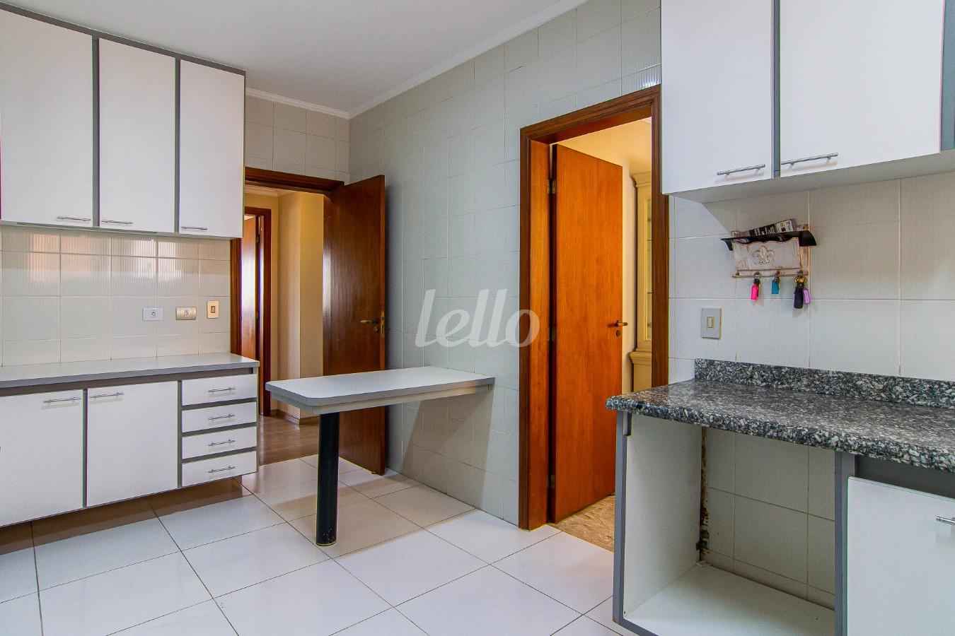 COZINHA de Apartamento para alugar, Padrão com 200 m², 4 quartos e 4 vagas em Vila Maria Alta - São Paulo