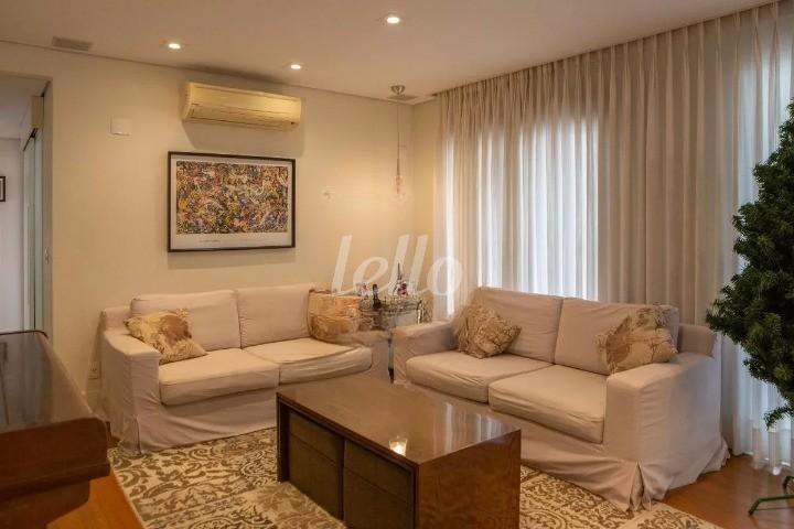 SALA de Apartamento para alugar, Padrão com 153 m², 3 quartos e 3 vagas em Vila Romana - São Paulo