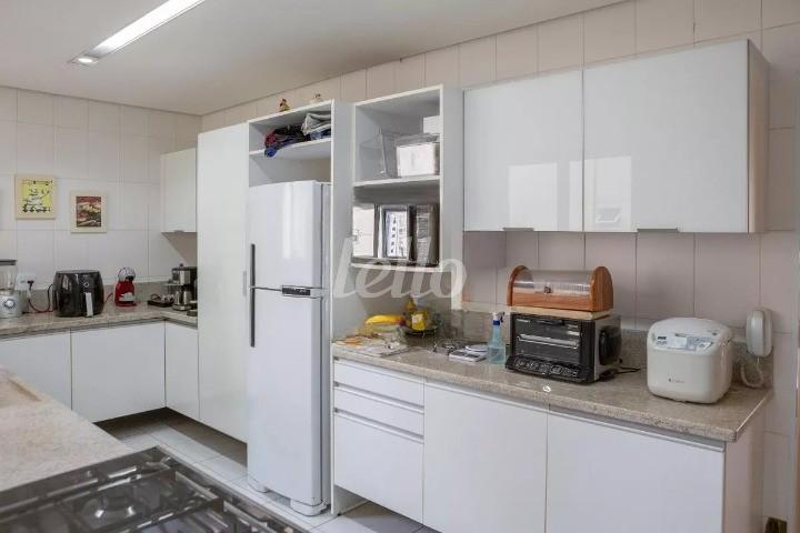 COZINHA de Apartamento para alugar, Padrão com 153 m², 3 quartos e 3 vagas em Vila Romana - São Paulo