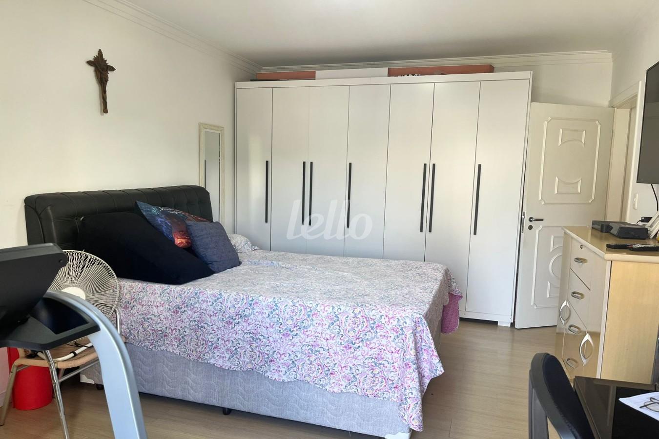 DORMITÓRIO de Apartamento à venda, Padrão com 146 m², 3 quartos e 1 vaga em Centro - Santo André