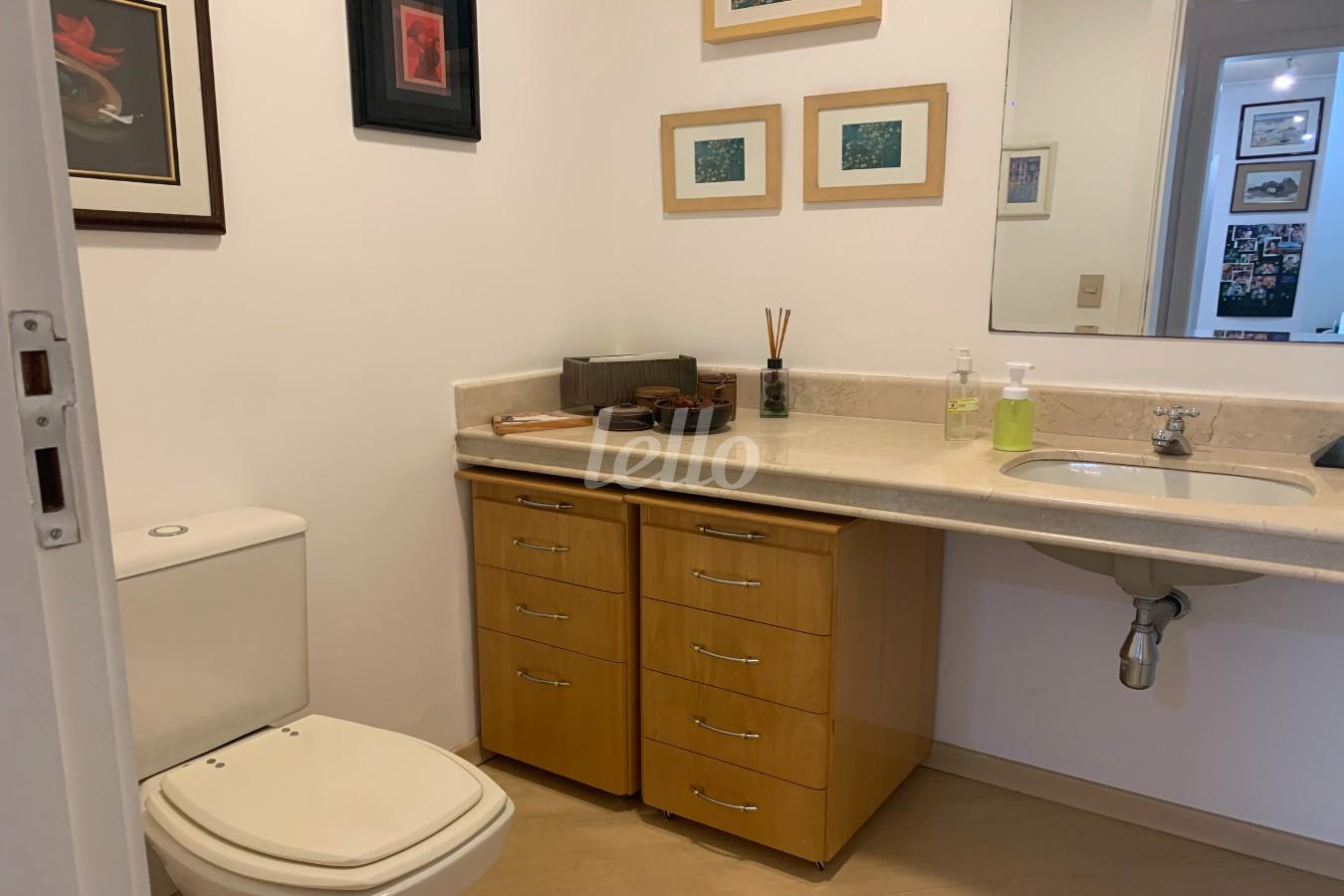 LAVABO de Apartamento à venda, Padrão com 192 m², 3 quartos e 4 vagas em Campo Belo - São Paulo