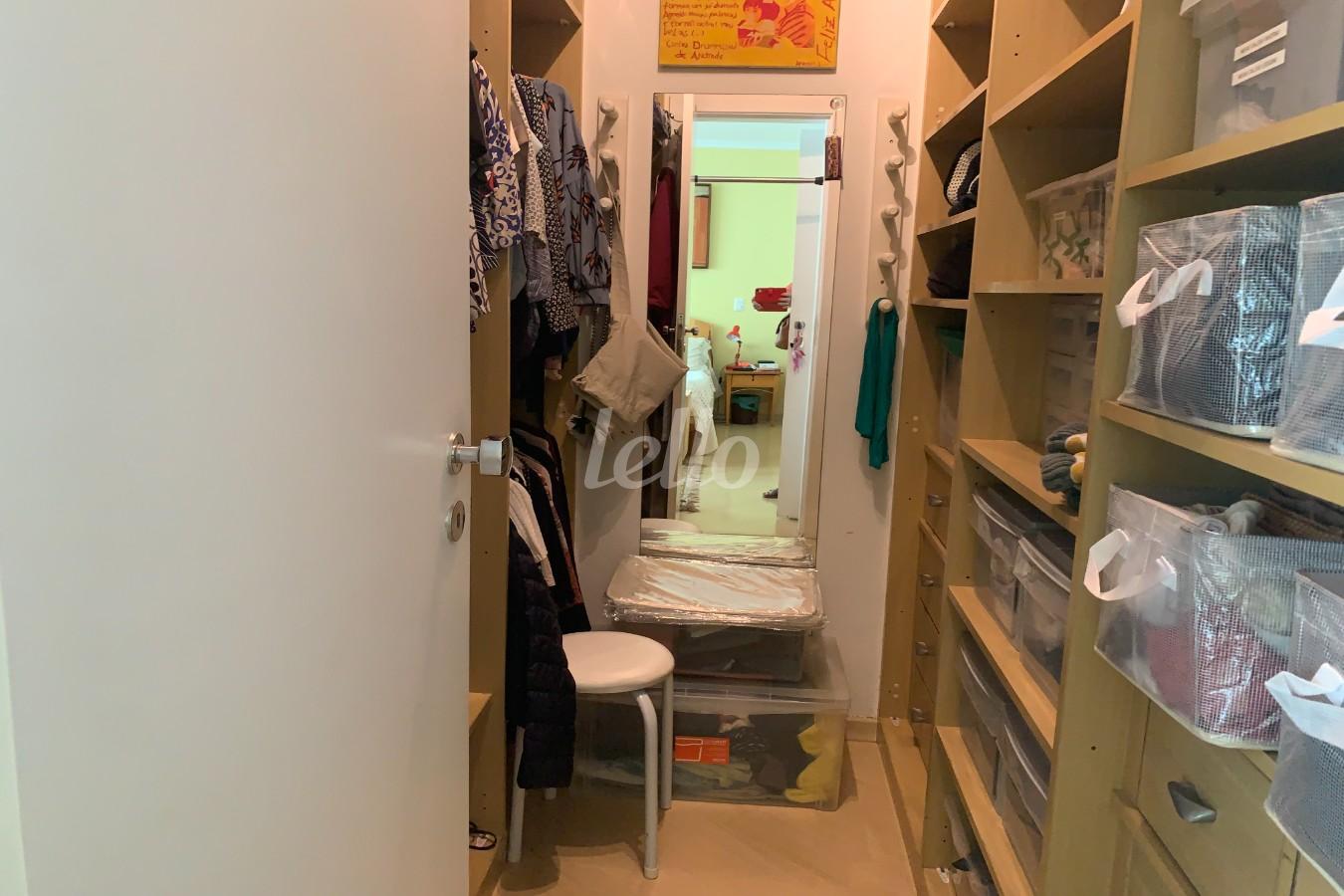 CLOSET de Apartamento à venda, Padrão com 192 m², 3 quartos e 4 vagas em Campo Belo - São Paulo