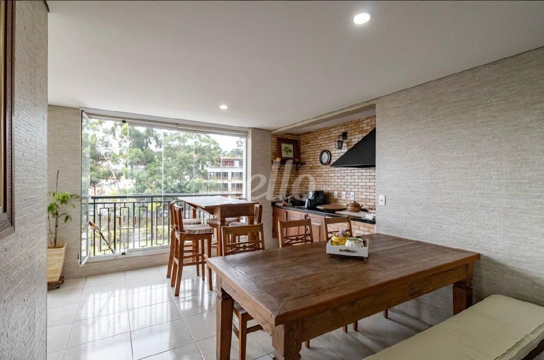 VARANDA de Apartamento à venda, Padrão com 170 m², 4 quartos e 3 vagas em Vila Firmiano Pinto - São Paulo