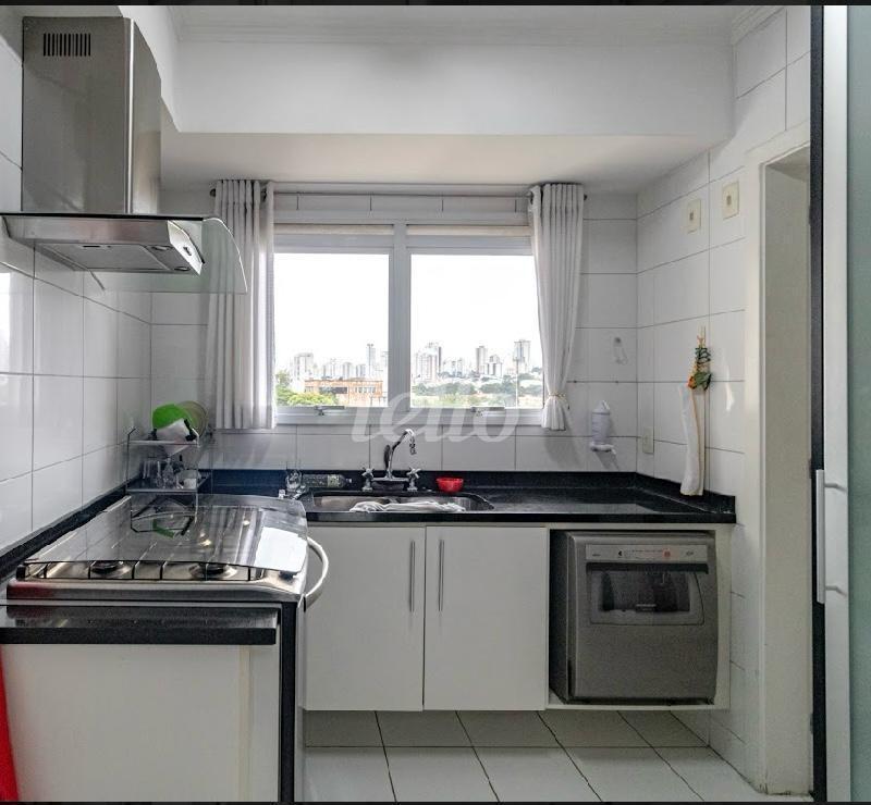 COZINHA de Apartamento à venda, Padrão com 170 m², 4 quartos e 3 vagas em Vila Firmiano Pinto - São Paulo