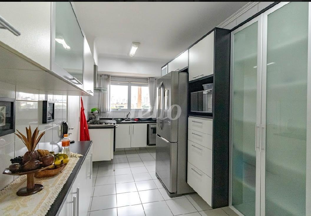 COZINHA de Apartamento à venda, Padrão com 170 m², 4 quartos e 3 vagas em Vila Firmiano Pinto - São Paulo