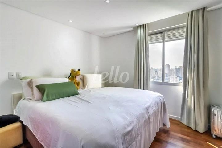 SUITE de Apartamento à venda, Padrão com 240 m², 3 quartos e em Santo Amaro - São Paulo